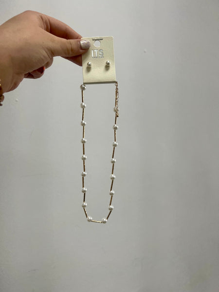 Short Pearl Necklace